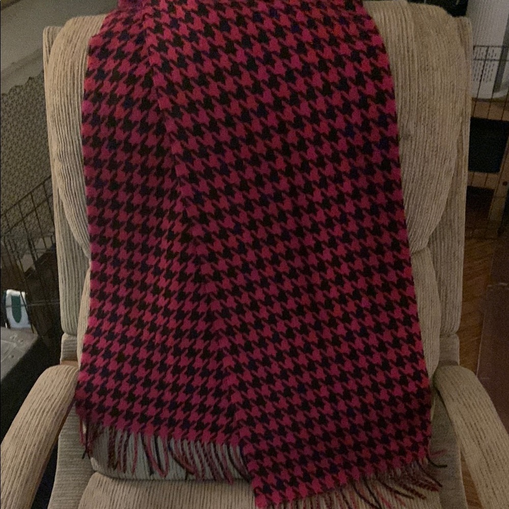 Vibrant Pink and Black Houndstooth Scarf